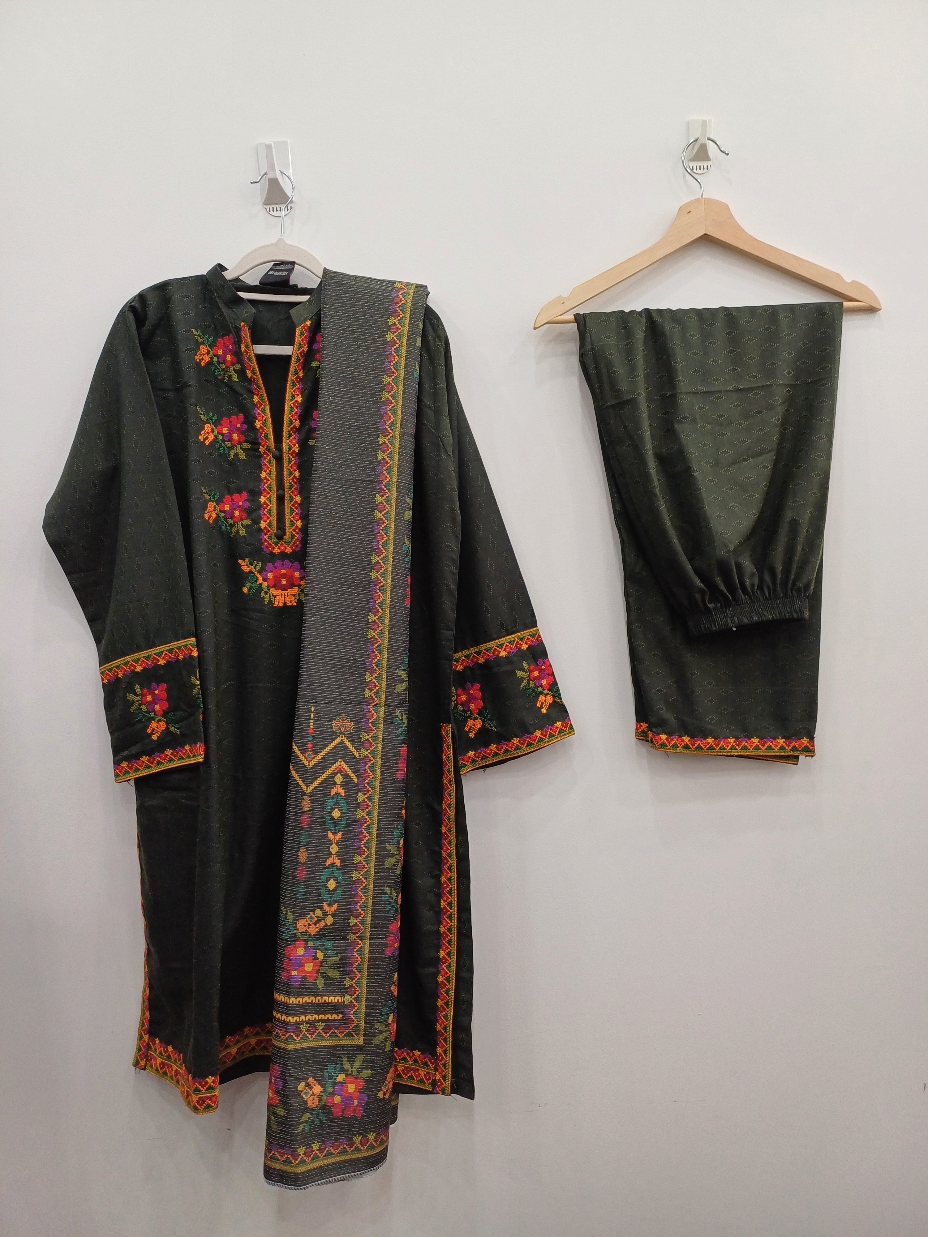 Mogiya multi embroidered linen shirt with floral details, linen trousers, and diamond linen dupatta – 3-piece Pakistani winter outfit.