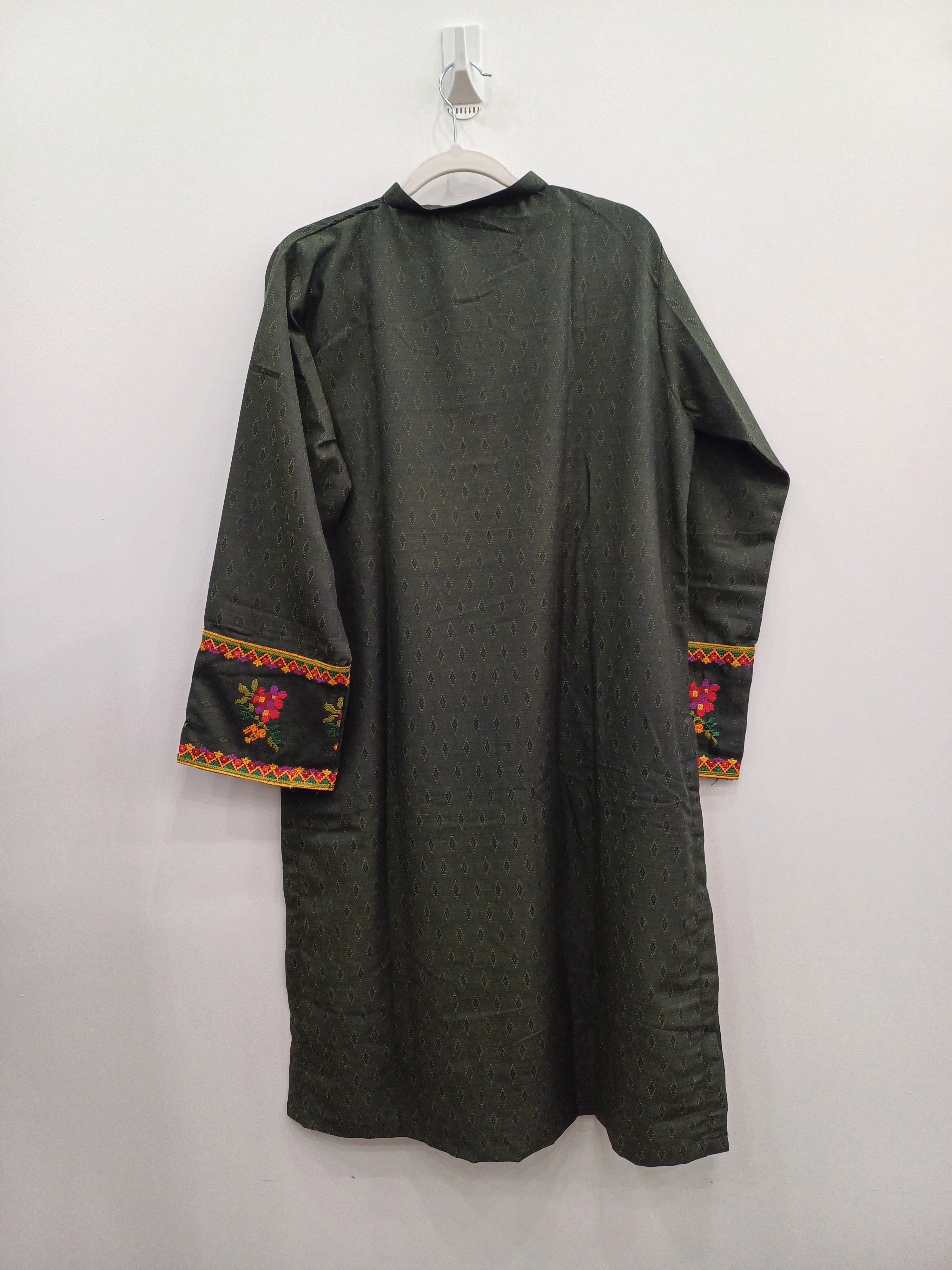 Mogiya multi embroidered linen shirt with floral details, linen trousers, and diamond linen dupatta – 3-piece Pakistani winter outfit.
