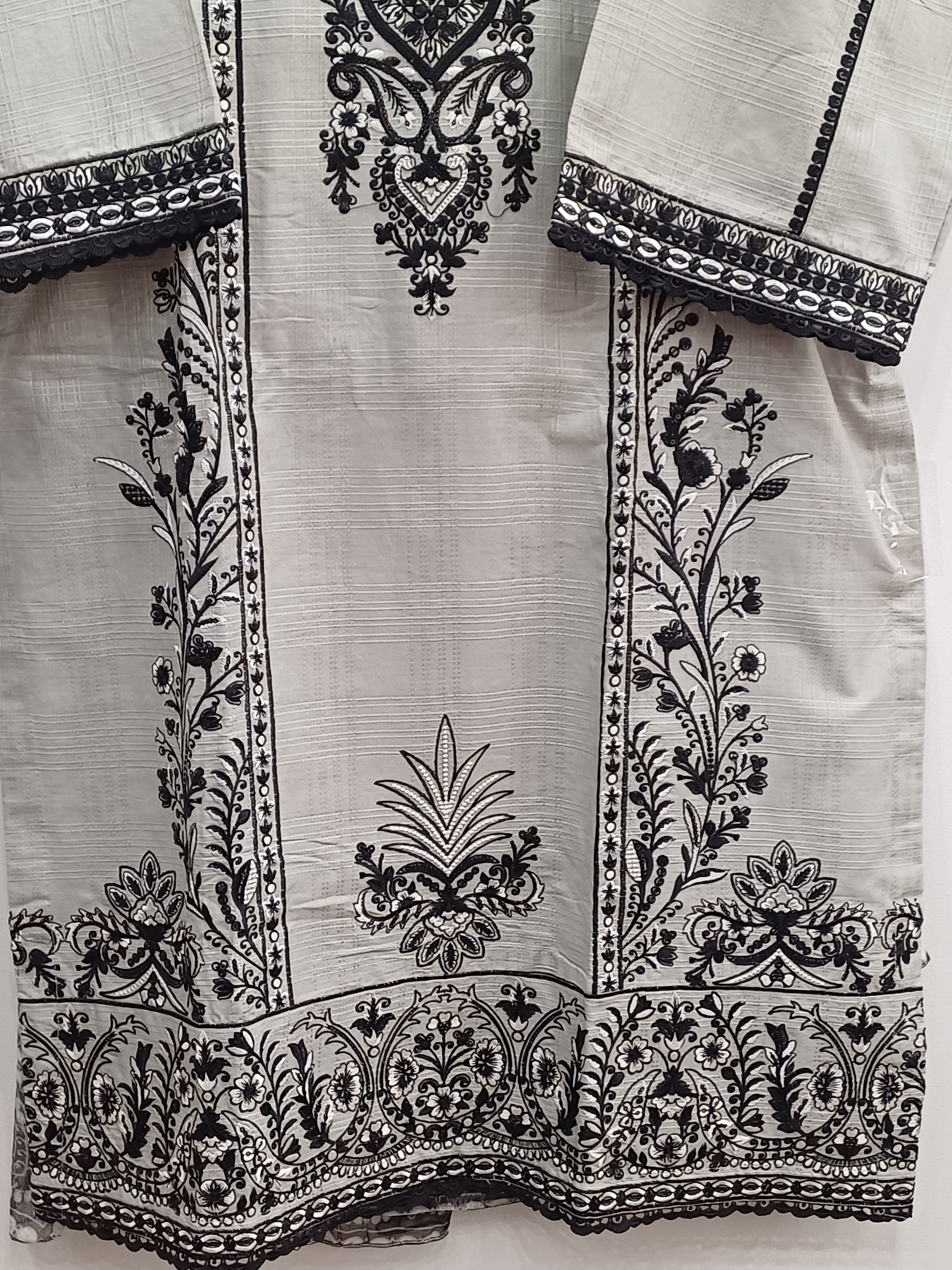 Close-up of neckline and embroidery details on the gray slub cotton kurta