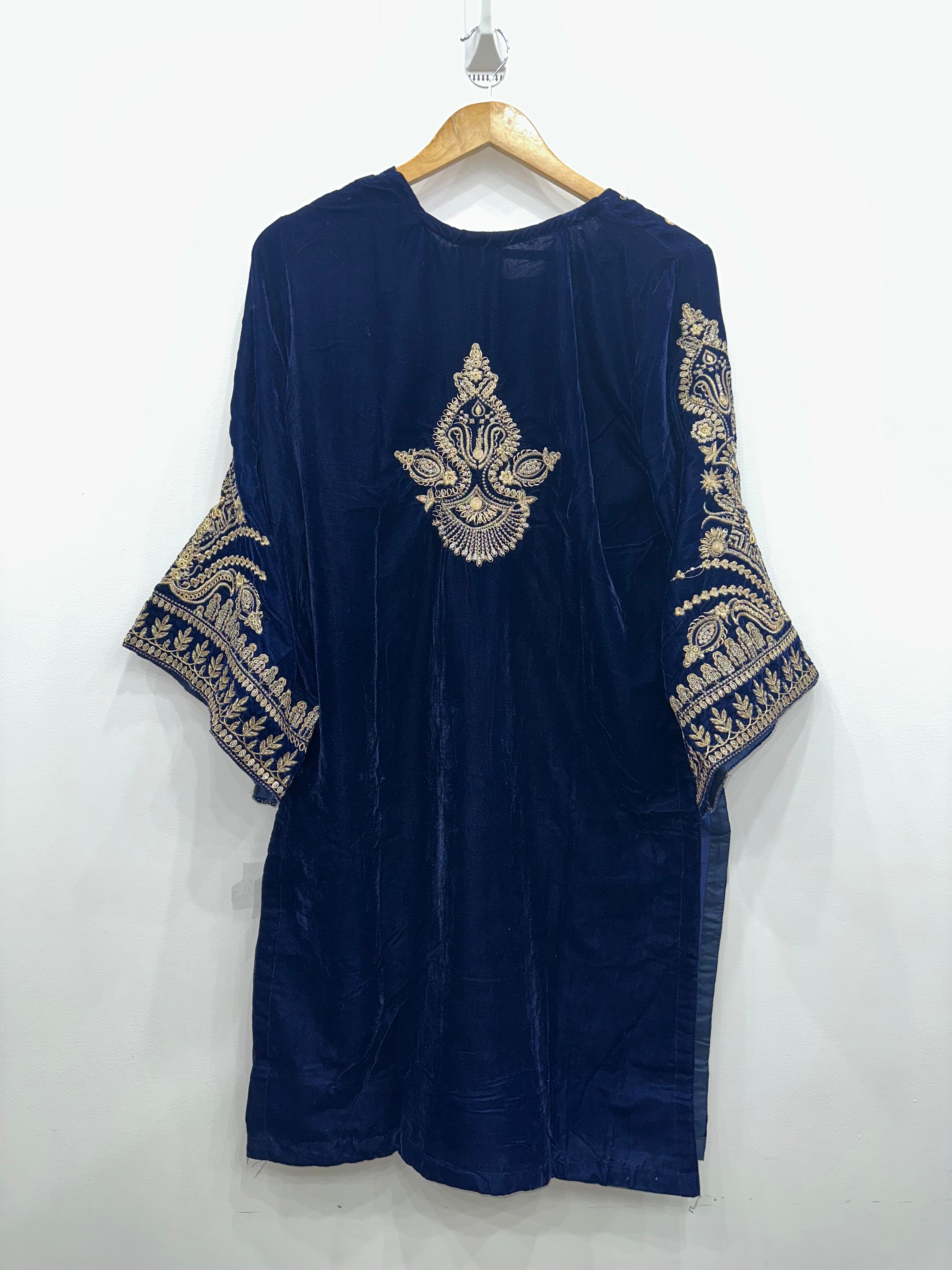 Back motif embroidery on blue velvet kurta with matching shawl