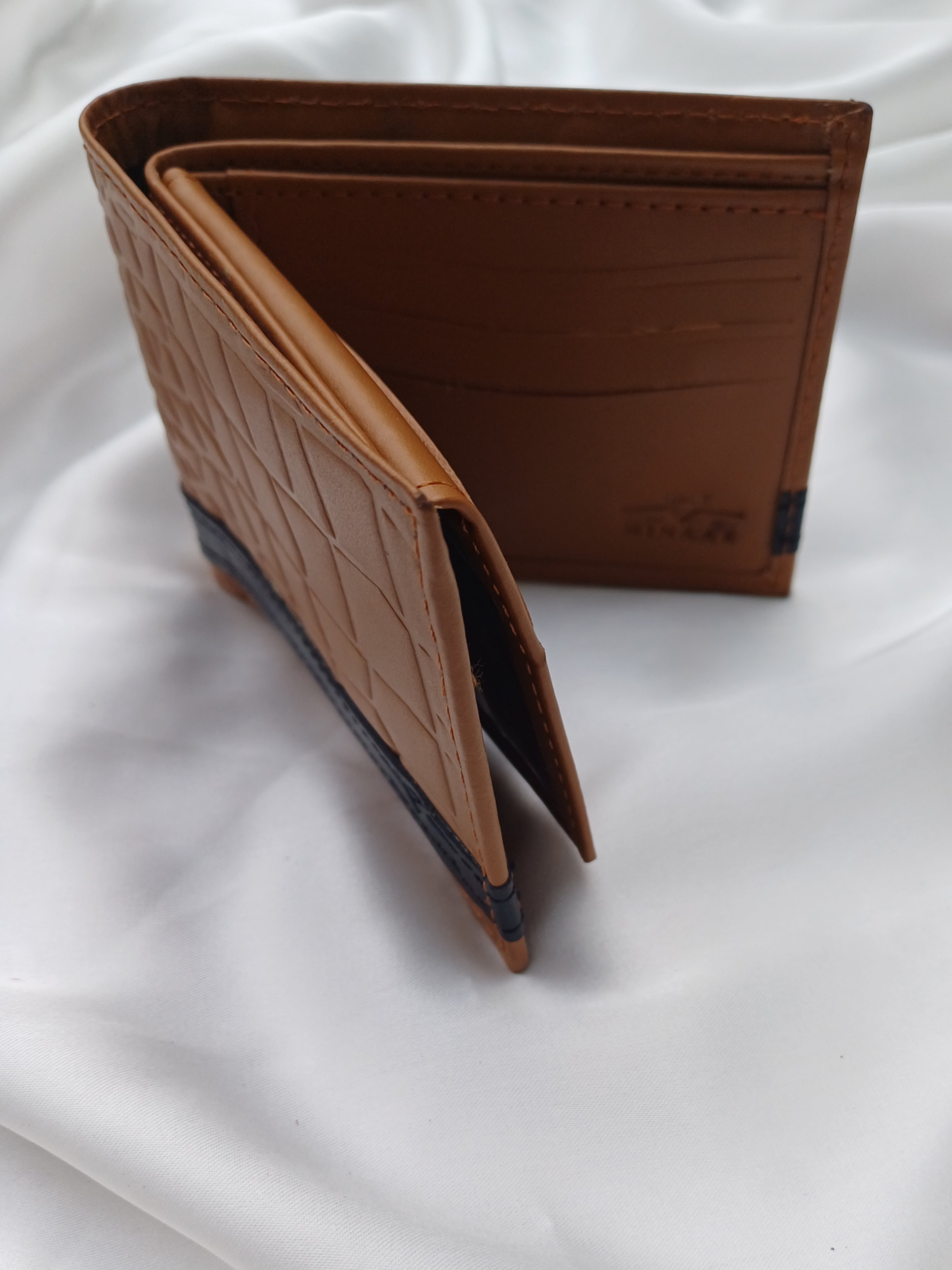Men's Tan Leather Wallet – Crocodile Texture Slim Bifold with ID Window