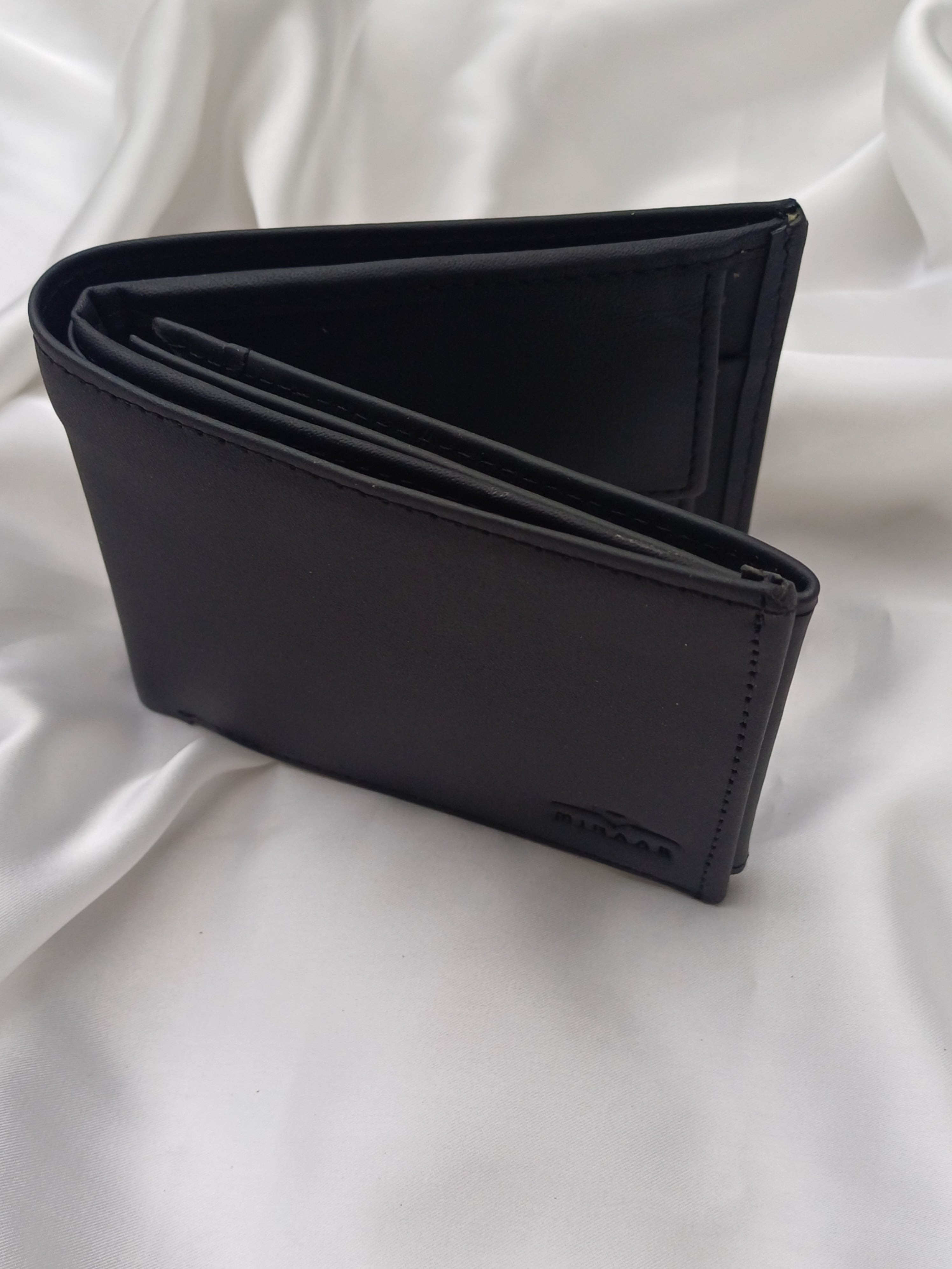Men’s Blue Leather Wallet – Slim, Stylish & Durable