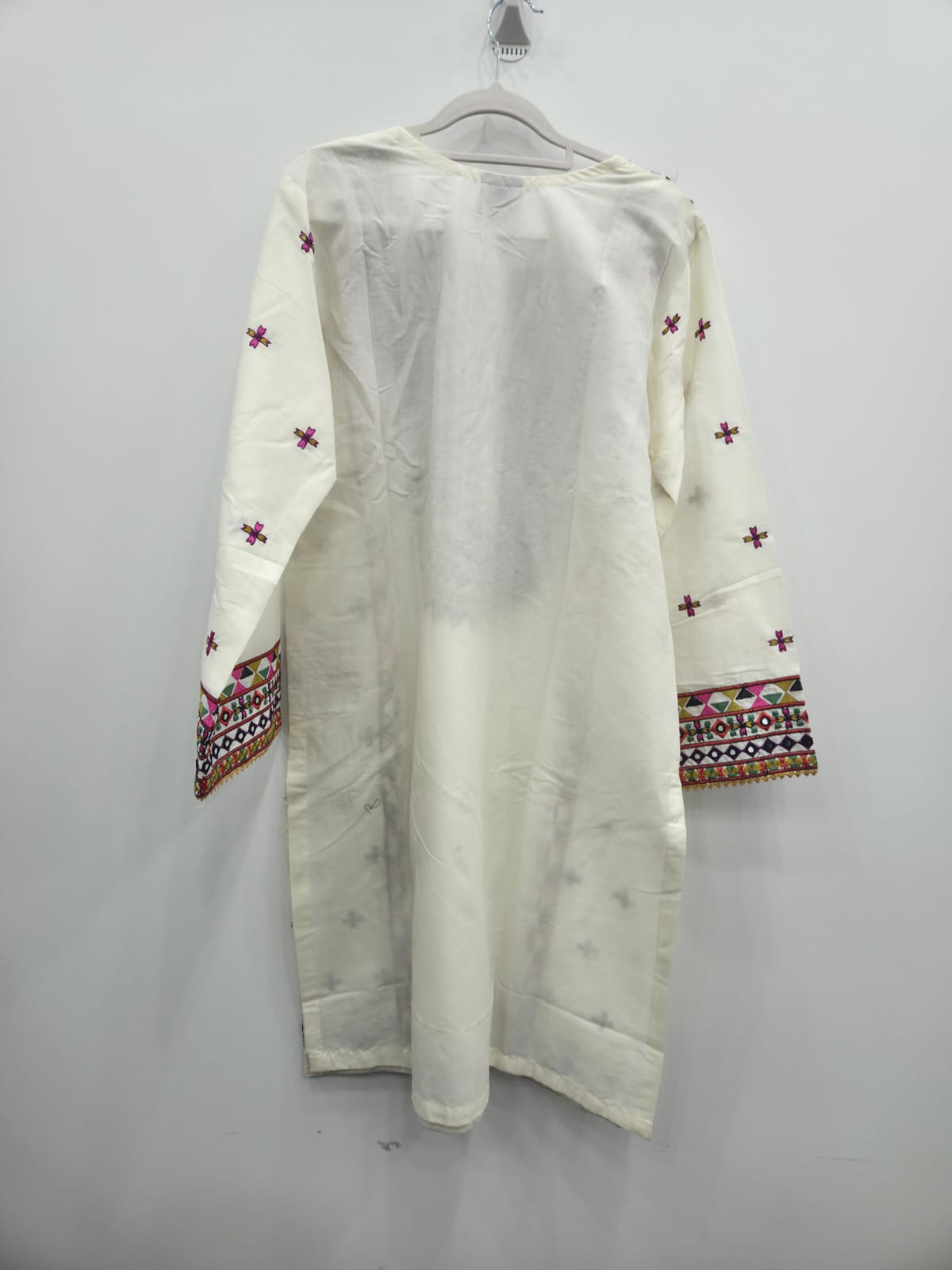 White embroidered cotton lawn 3-piece suit with farshi shalwar and printed diamond dupatta