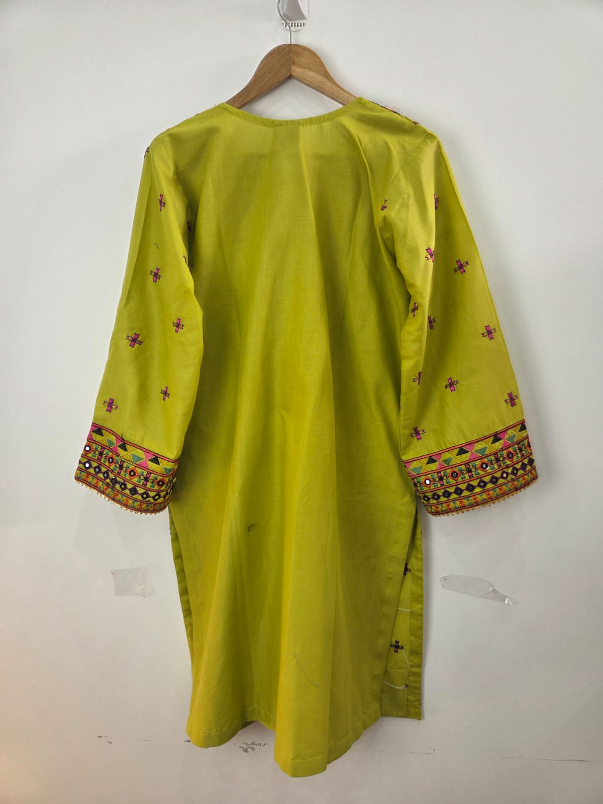 Parrot green embroidered cotton lawn 3-piece suit with farshi shalwar and diamond dupatta