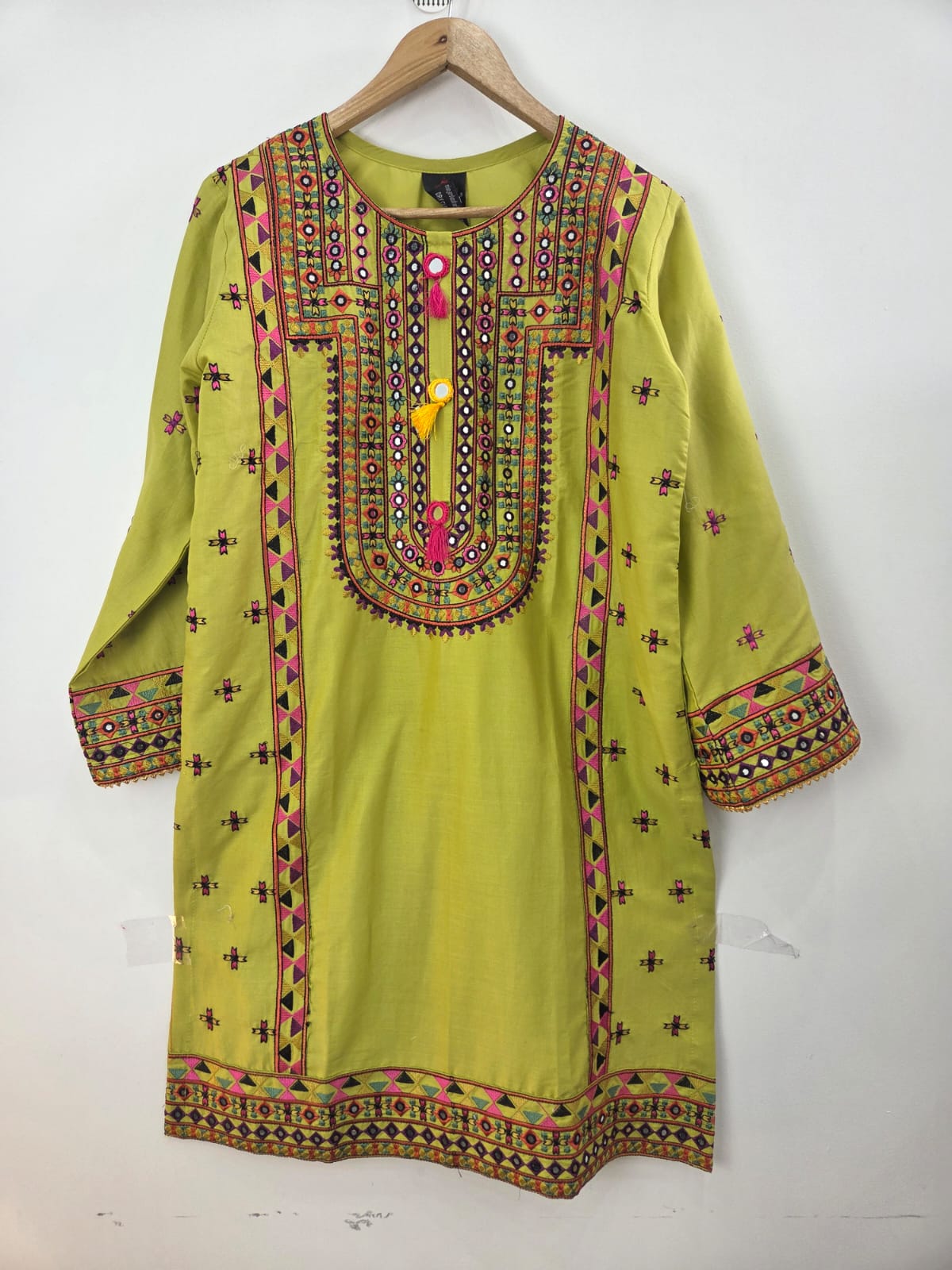 Parrot green embroidered cotton lawn 3-piece suit with farshi shalwar and diamond dupatta
