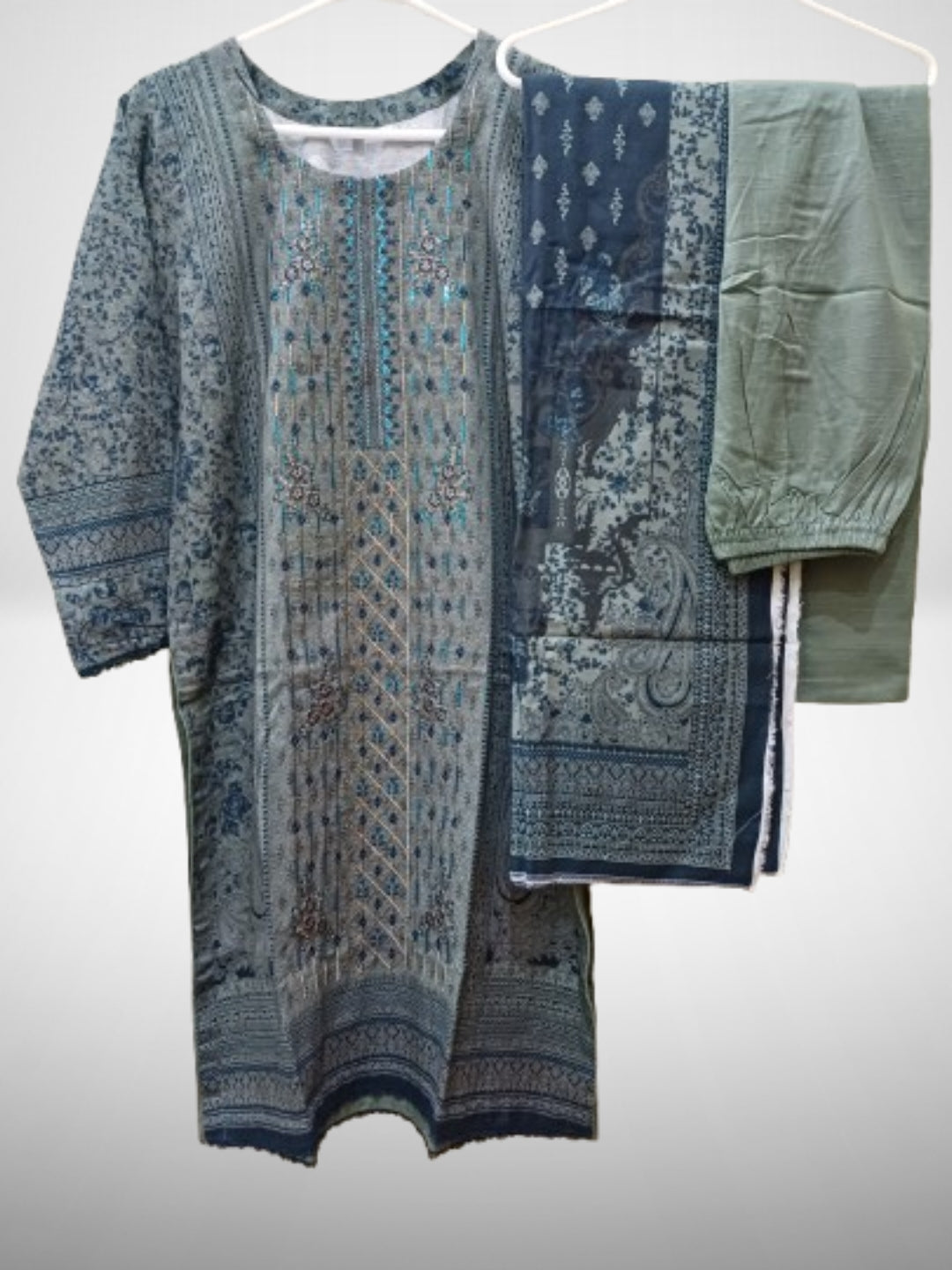 3-piece khaddar Pakistani winter suit with printed dupatta and trouser