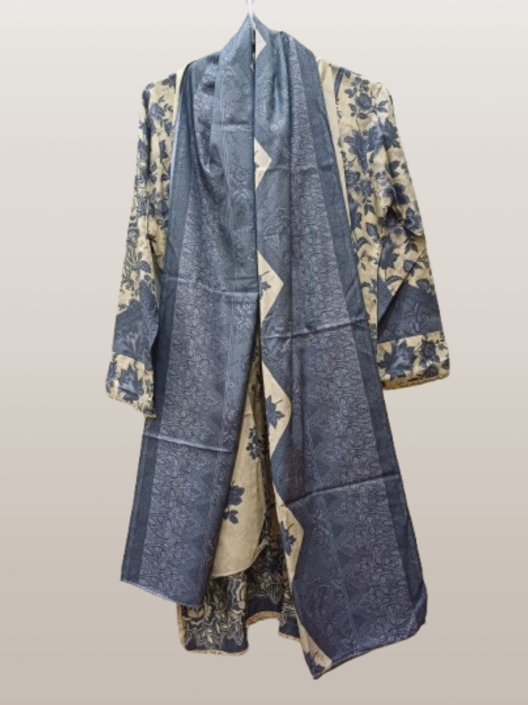 3-piece Danak printed Pakistani winter suit with dupatta and trouser