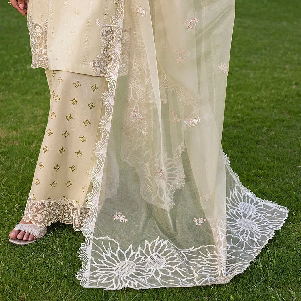 Pakistani 3 piece outfit with embroidered organza dupatta and pallu