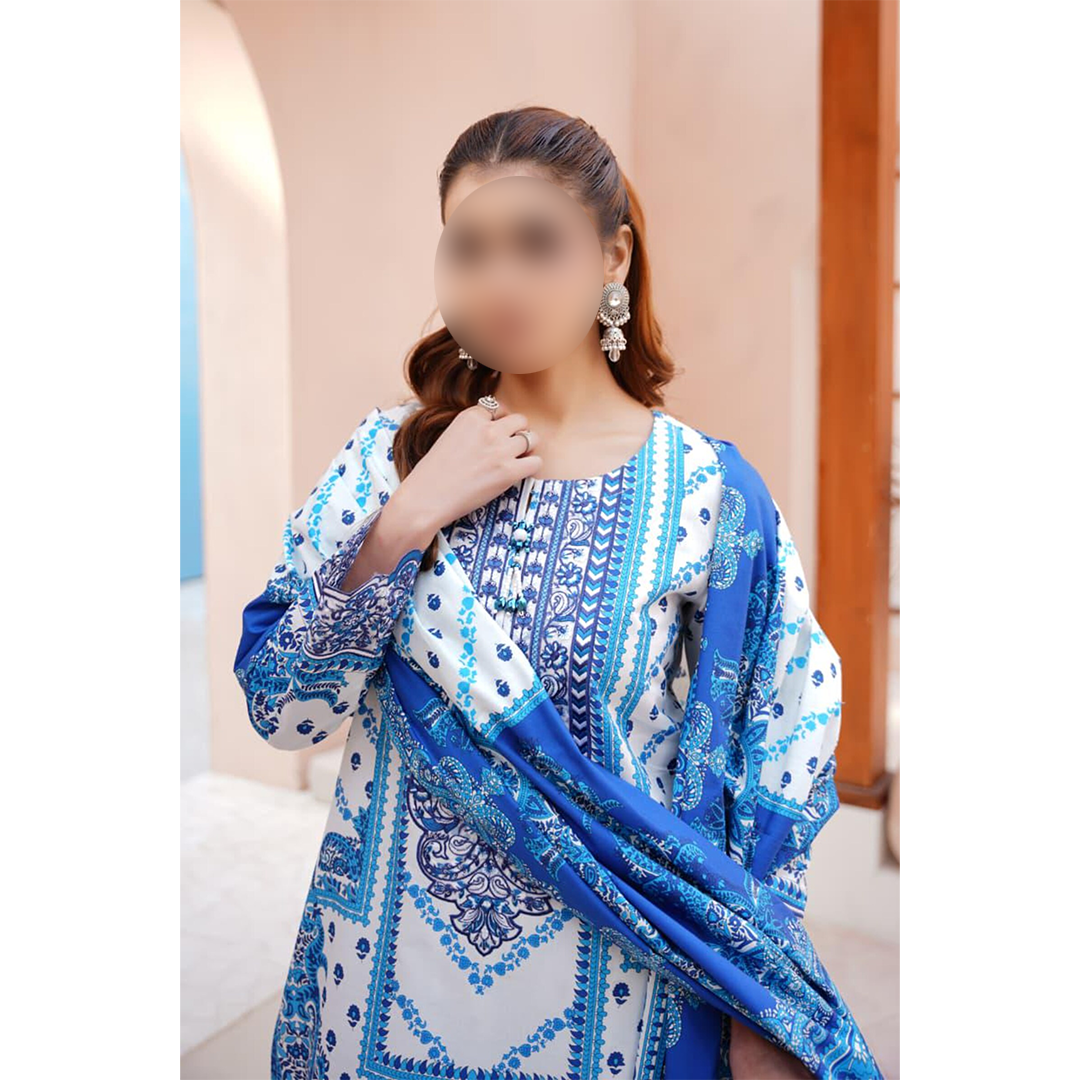 Woman wearing a blue and white patterned dress