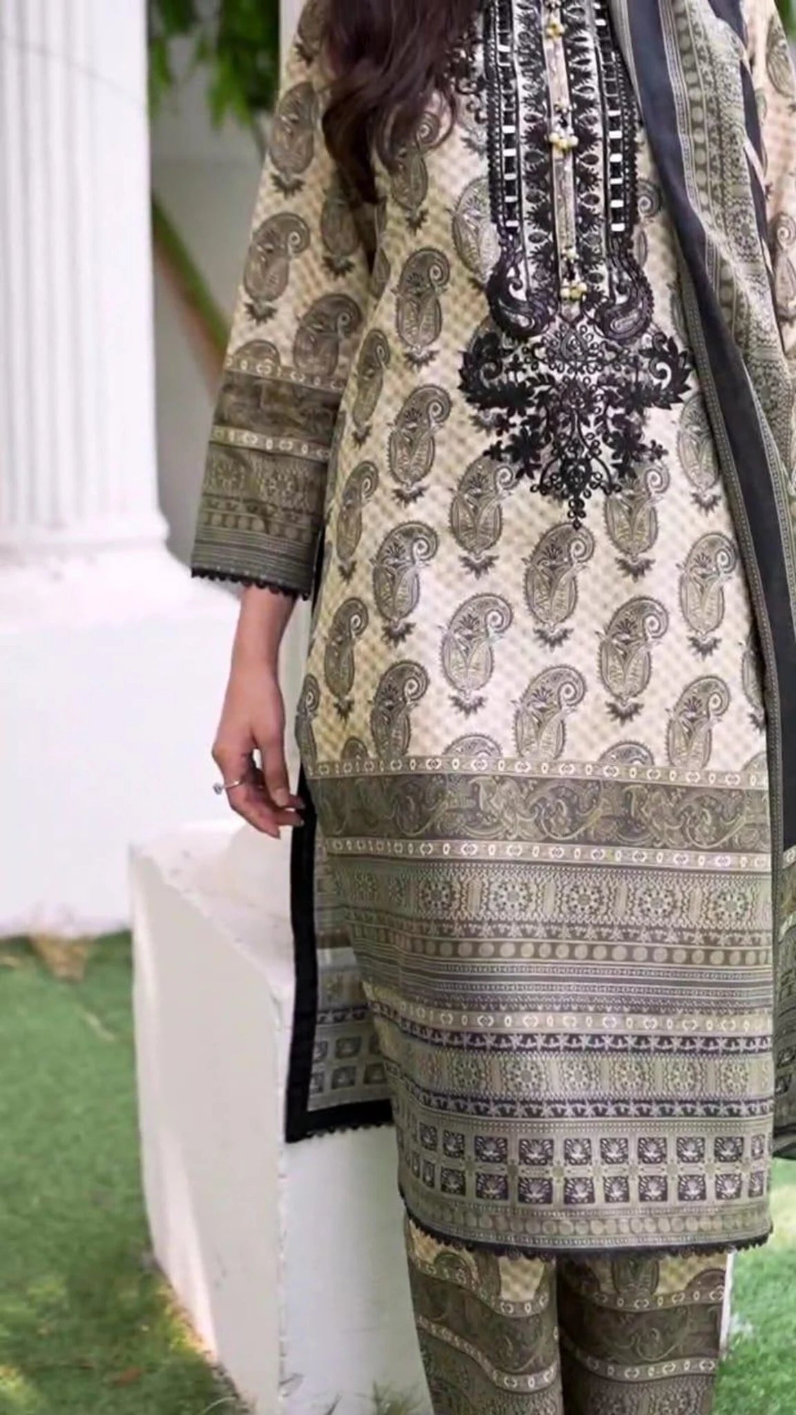 Paisley Printed Lawn 3-Piece Suit